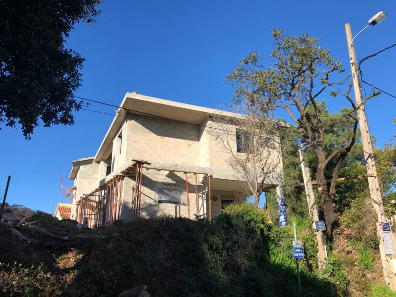 En cours, construction contemporaine avec sous-sol et étage, en cours sur Six Fours les Plages